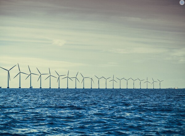 덴마크 삼쇠섬에서 바라본 해상풍력발전시설 /사진출처=한국중부발전
