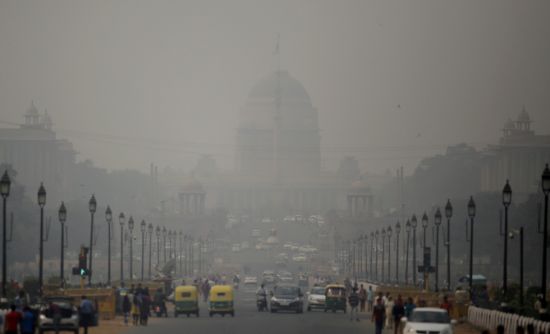 대기오염으로 시야가 제한된 뉴델리 시내